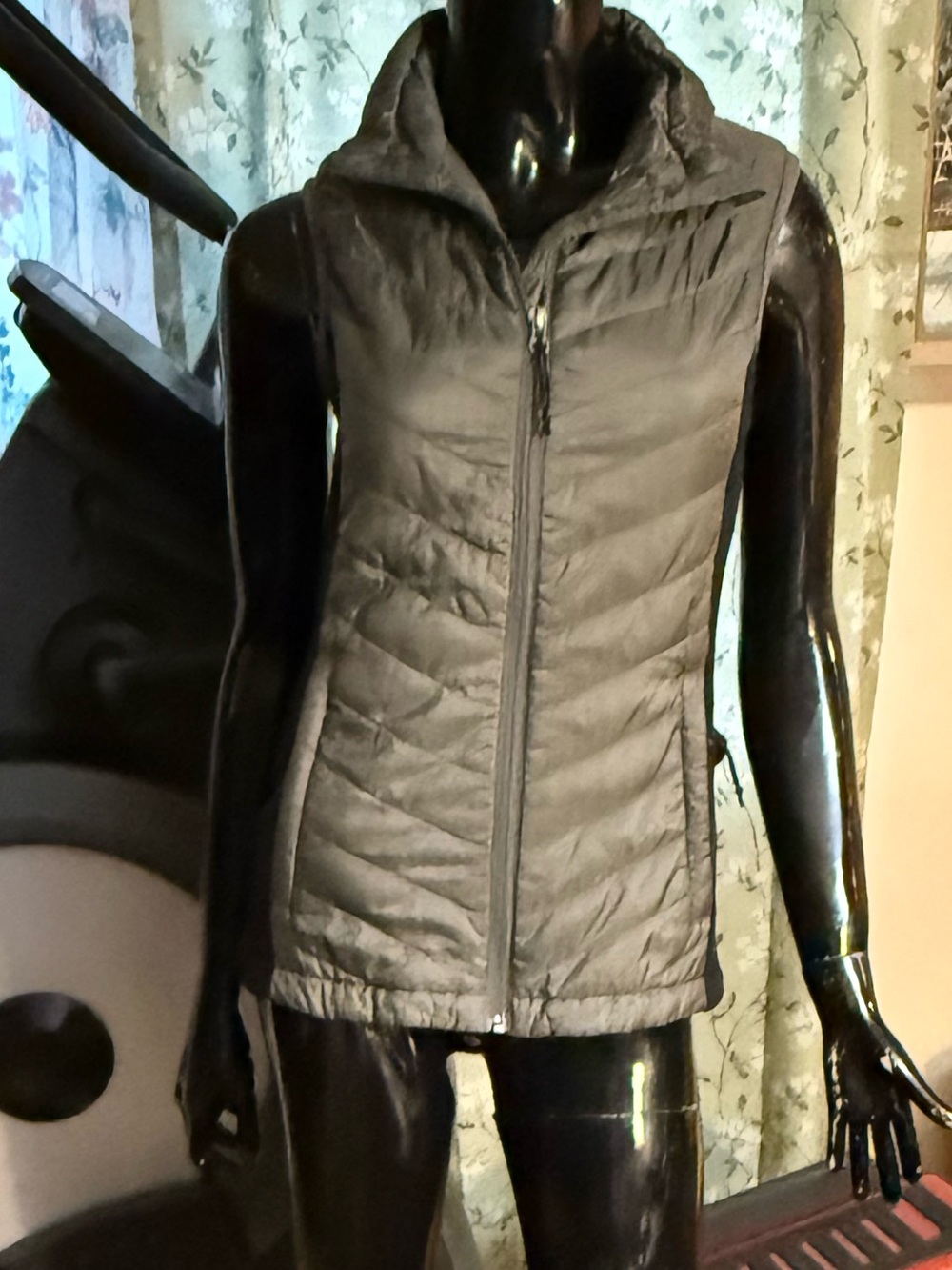 Women’s Hooded Quilted Sleeveless Vest - Gray